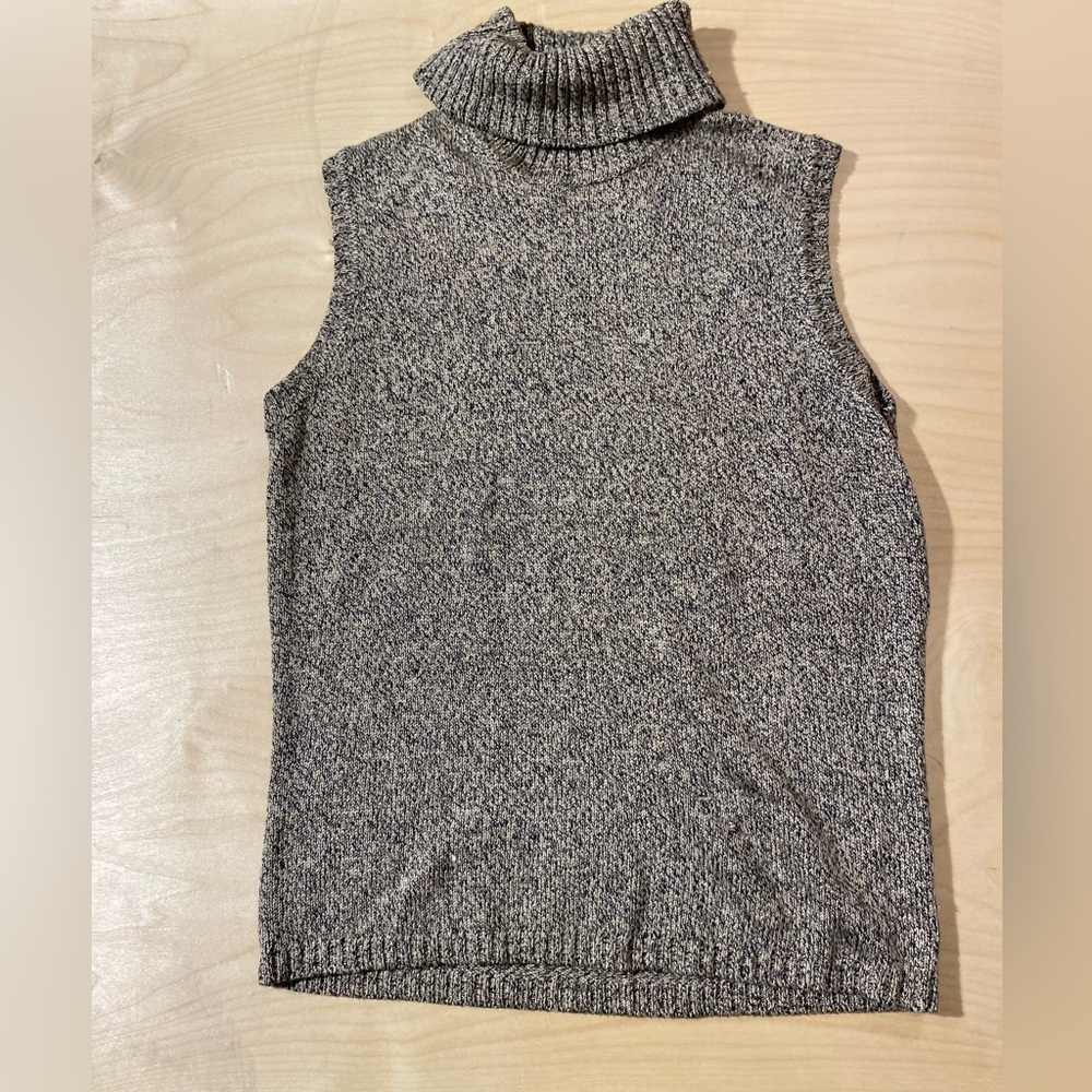 Belford Sleeveless Sweater Medium (JR)